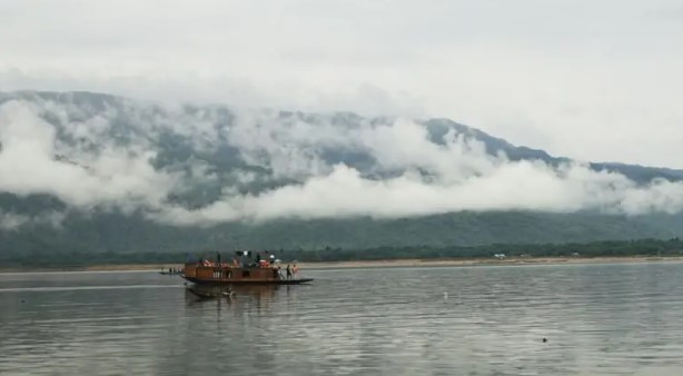 টাঙ্গুয়ার হাওরের একাংশে নৌযান নিষিদ্ধ, কত দূর যেতে পারবেন পর্যটকরা?
